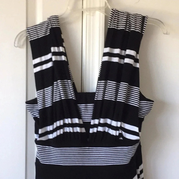 WHBM Convertable black and white fit & flare dress size 8 - Picture 6 of 8
